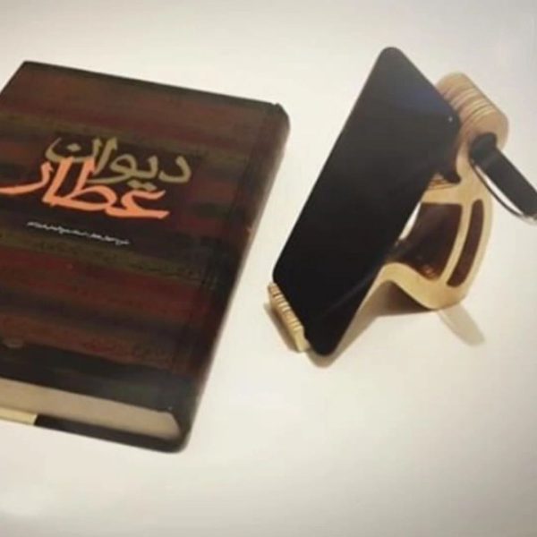استند موبایل و گل شاخه ای